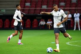 全红婵迎18岁生日！世界泳联卡点祝福，从横空出世，成就满贯.